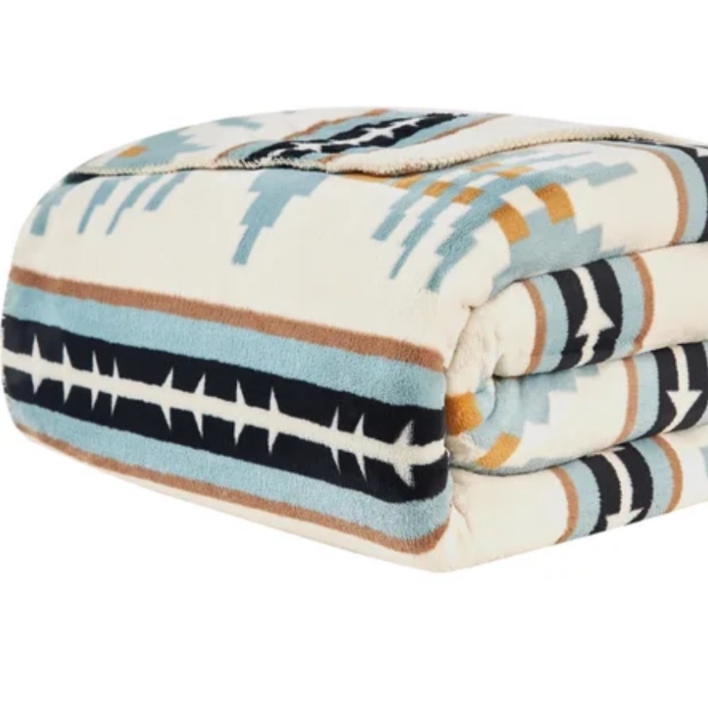 BNWT! Pendleton Queen size blanket - Picture 5 of 6